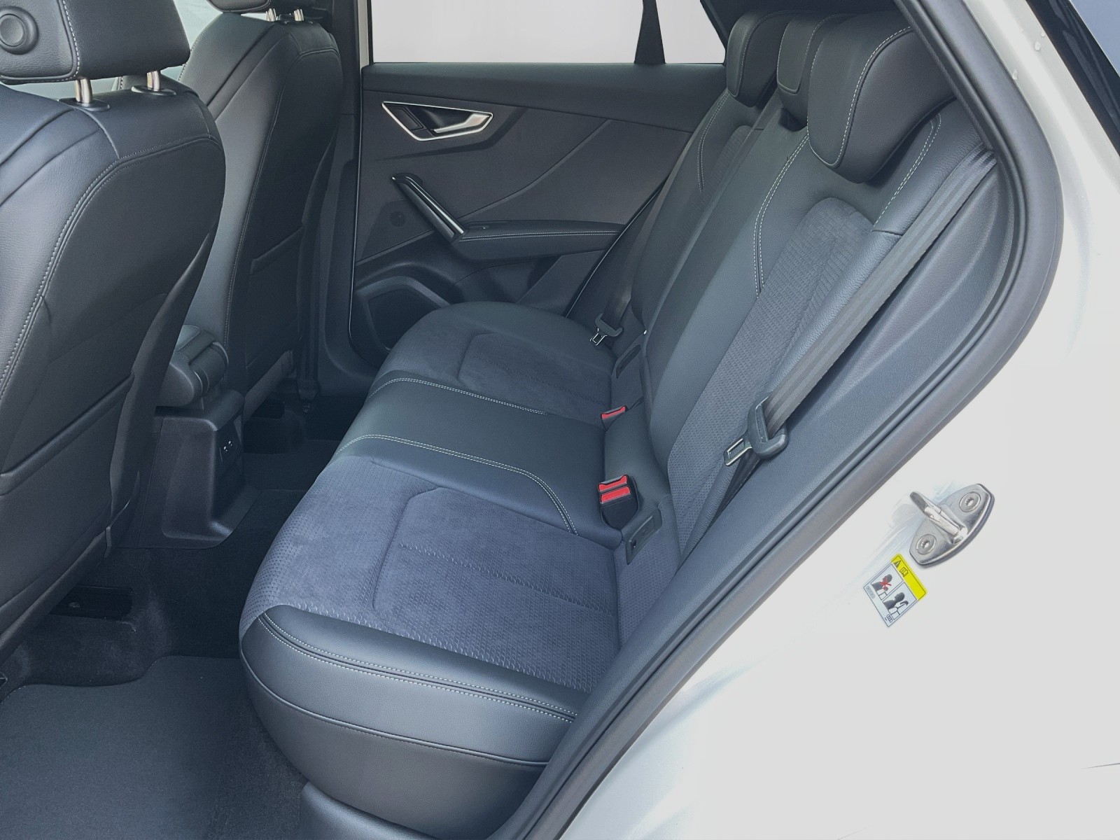 AUDI Q2 40 TFSI S line Attraction quattro S-tronic-image-10