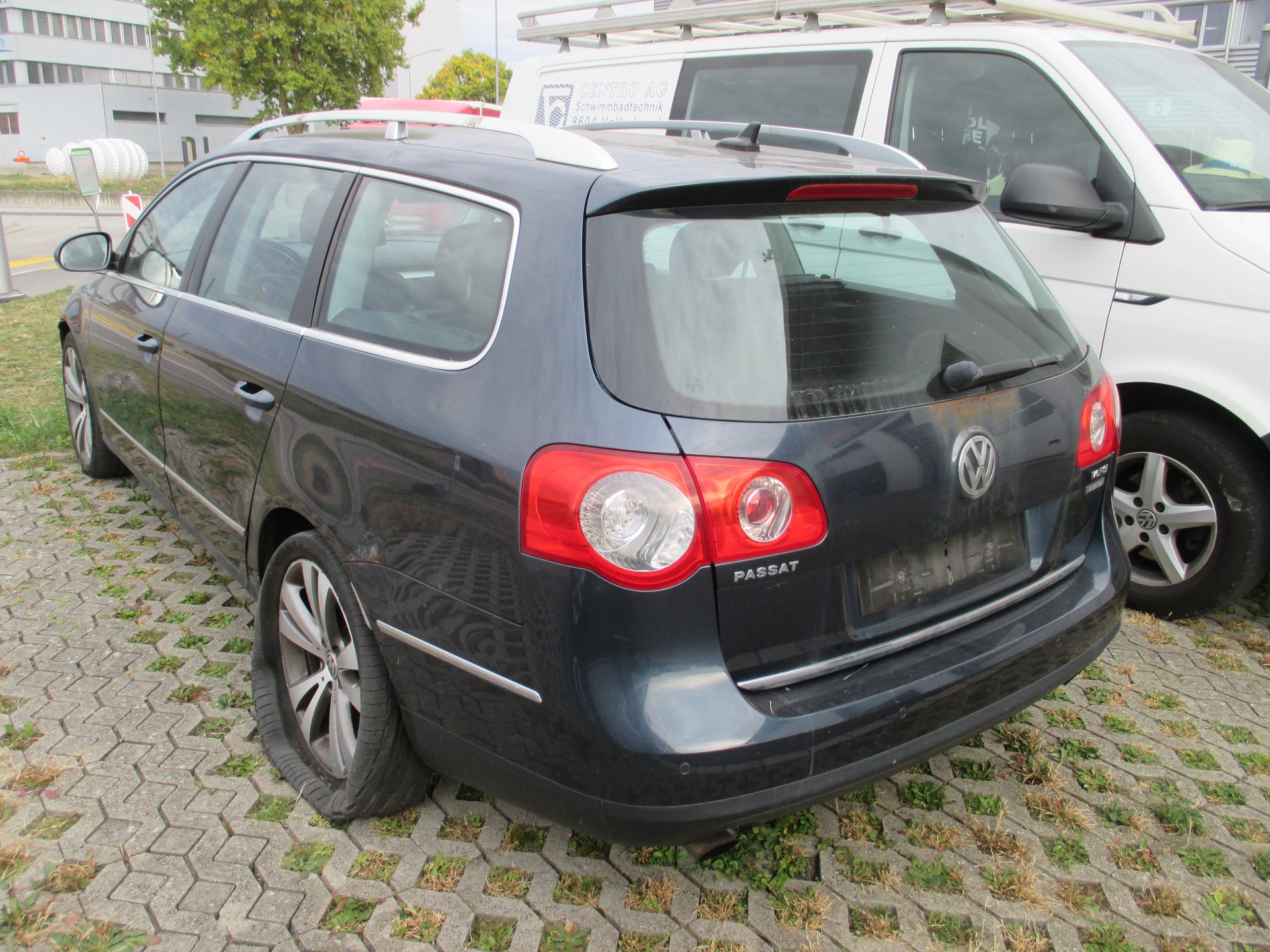 VW Passat Variant 3.2 V6 FSI Comfortline 4Motion-image-0