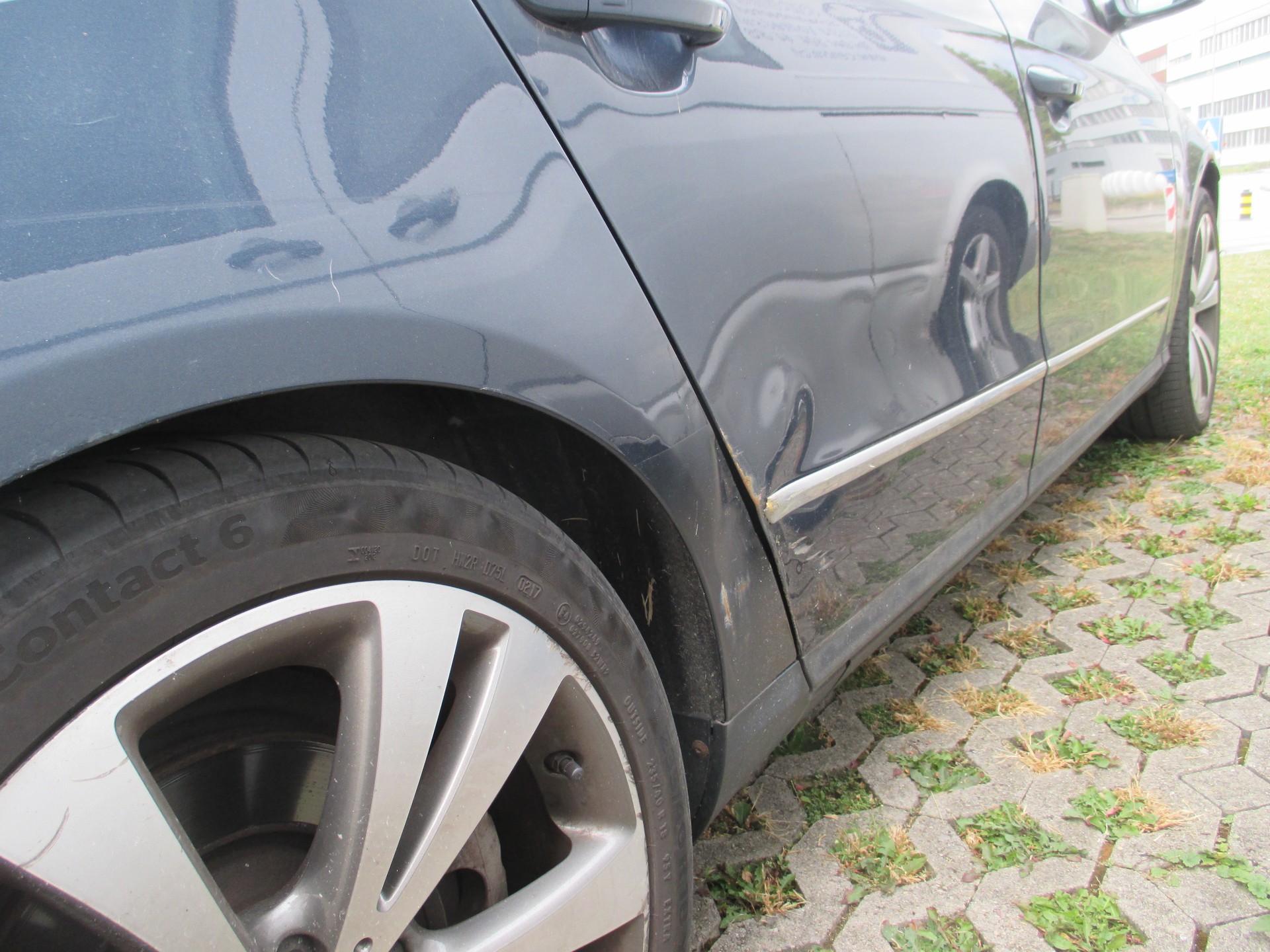 VW Passat Variant 3.2 V6 FSI Comfortline 4Motion-image-8