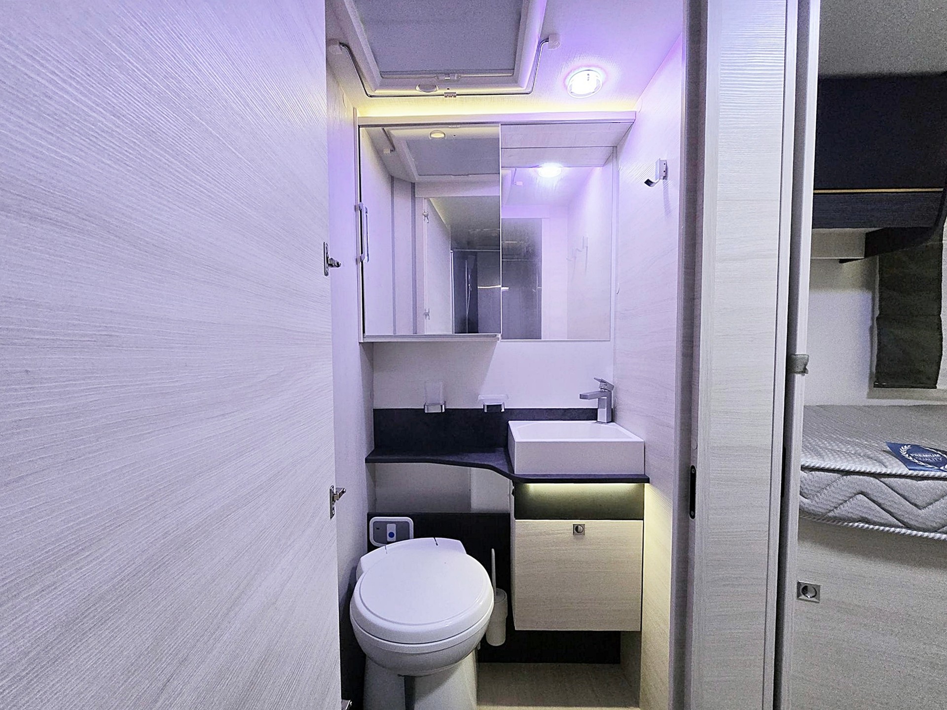 CHALLENGER 367 GA PREMIUM 2,0 TDCI DIESEL AUTOMAT FORD-image-12