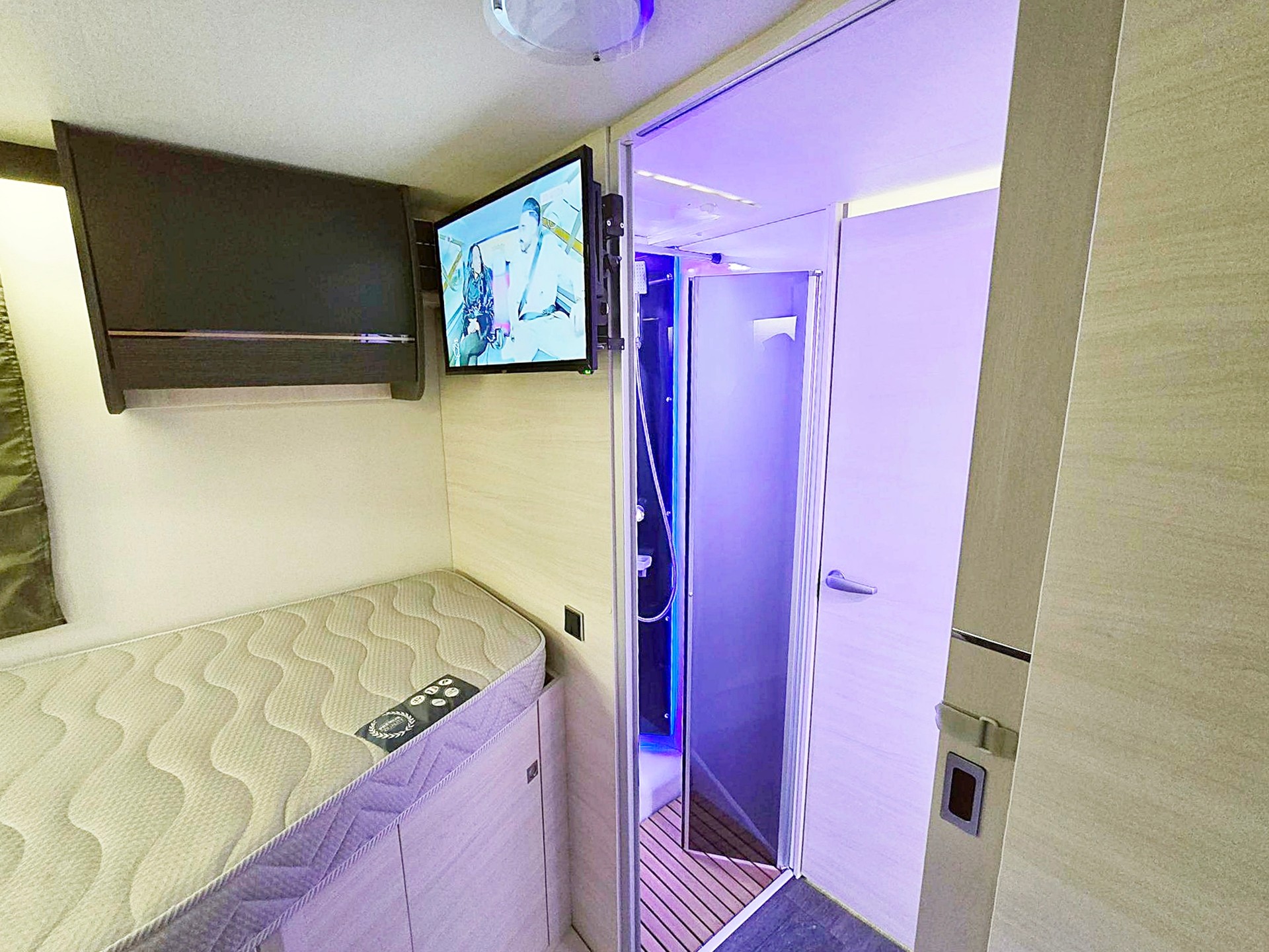 CHALLENGER 367 GA PREMIUM 2,0 TDCI DIESEL AUTOMAT FORD-image-11