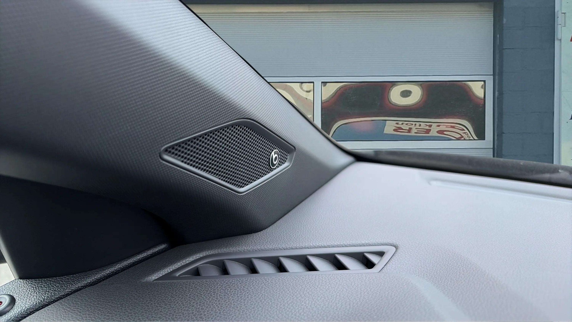 VW Polo 2.0 TSI GTI DSG mit Panoramadach & Beats Soundsystem + Leder/Alcantara-image-25