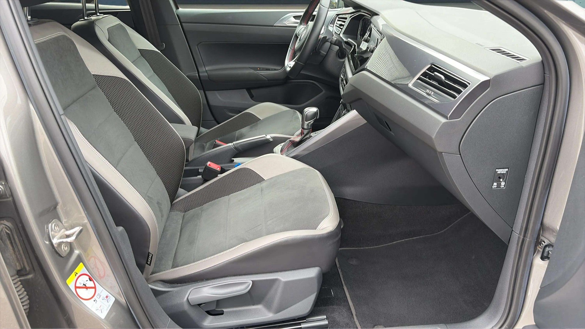 VW Polo 2.0 TSI GTI DSG mit Panoramadach & Beats Soundsystem + Leder/Alcantara-image-11