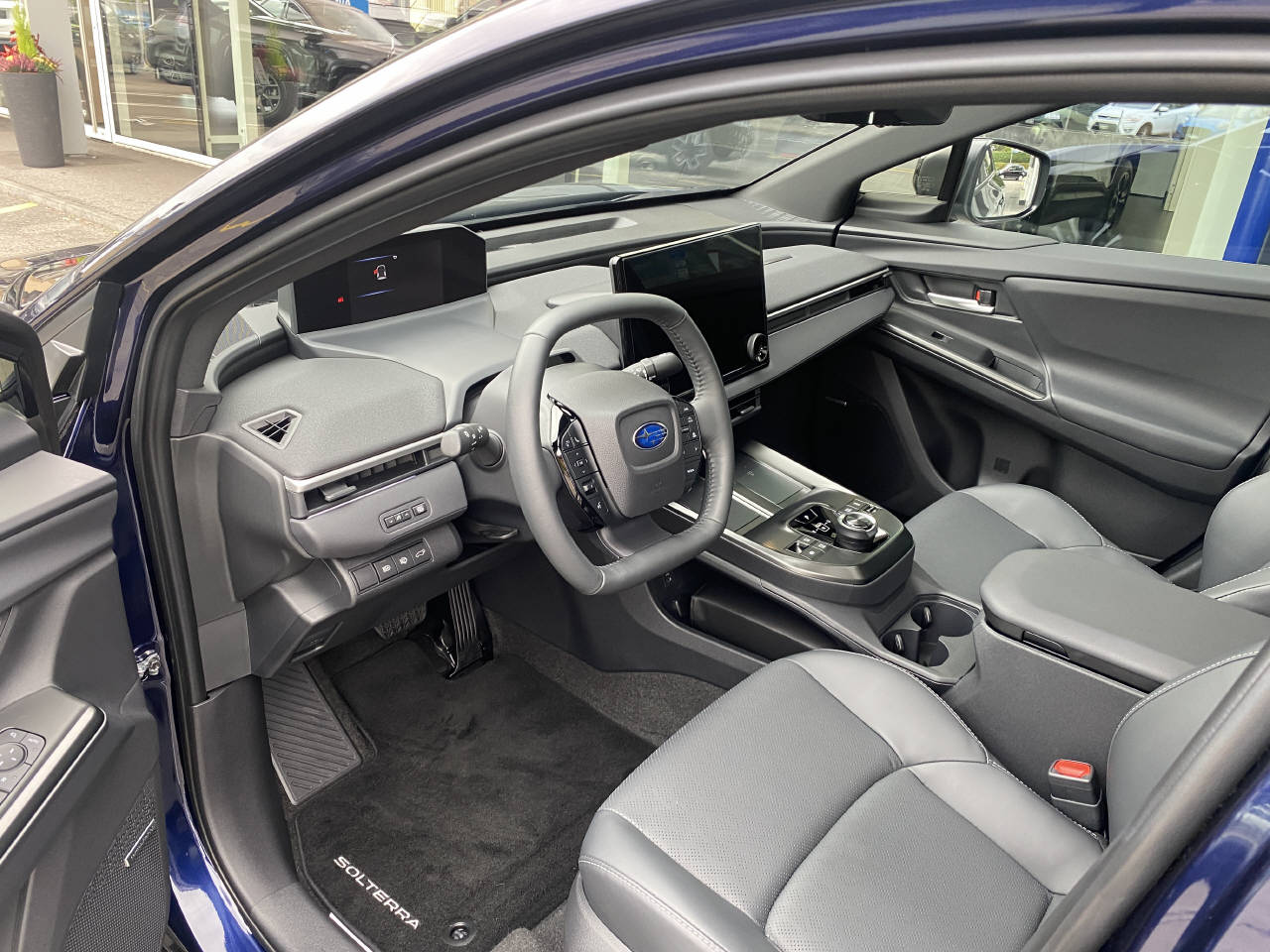 SUBARU Solterra eV Luxury AWD-image-4