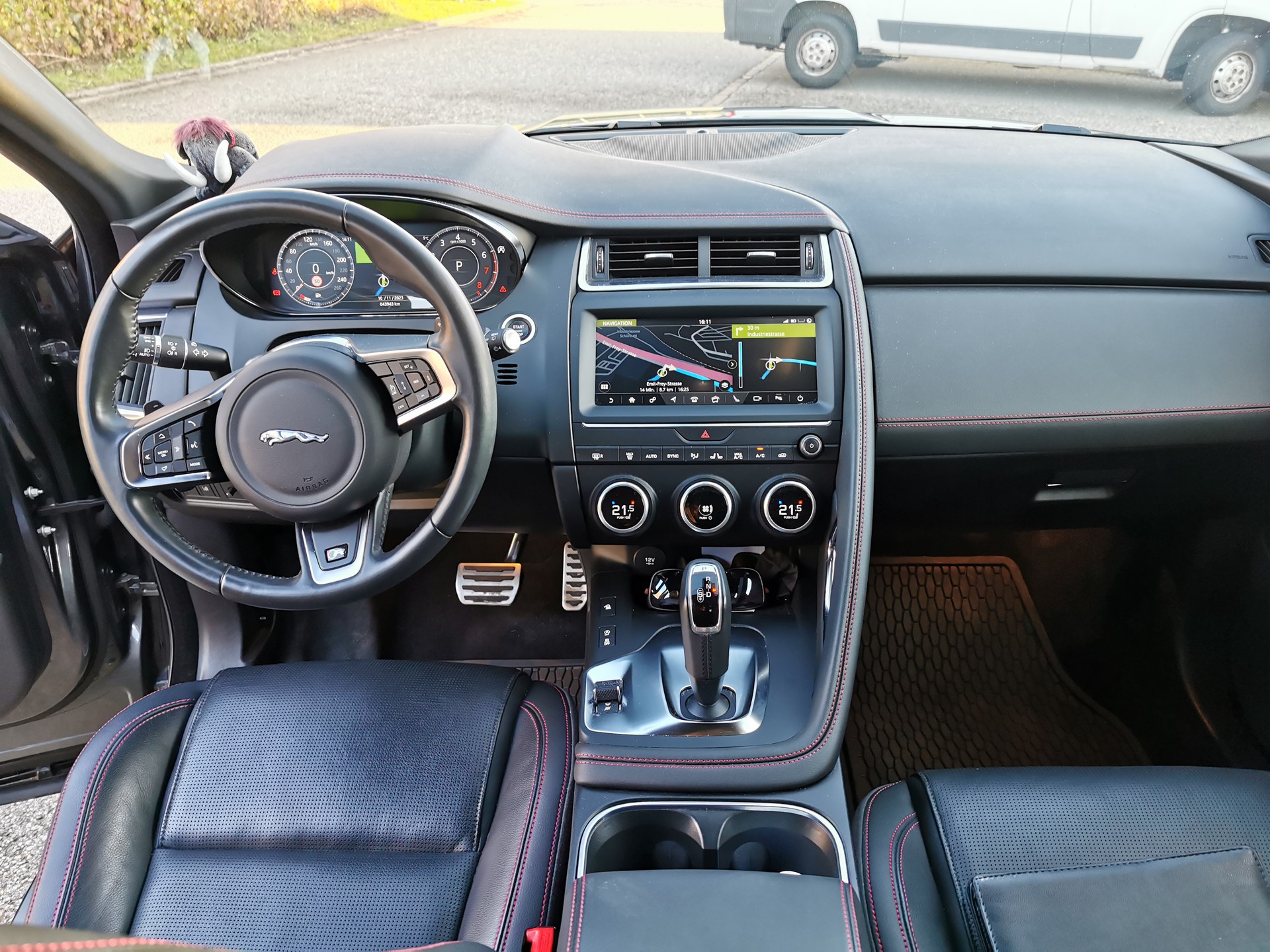 JAGUAR 2.0 T 250 Chequered Flag AWD-image-4