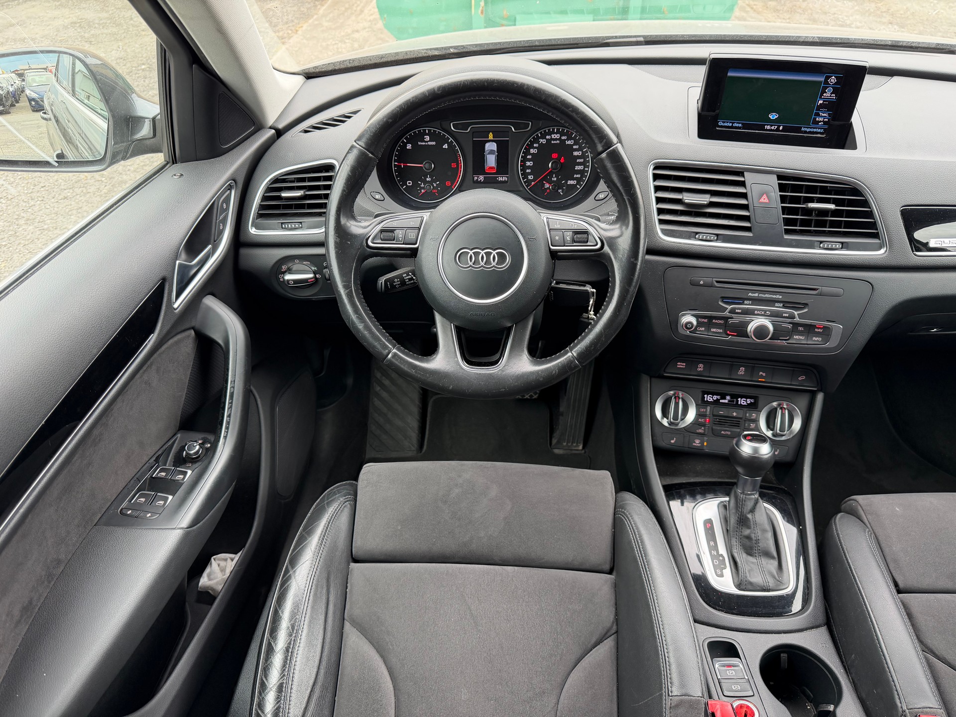 AUDI Q3 2.0 TDI quattro S-tronic S line-image-8