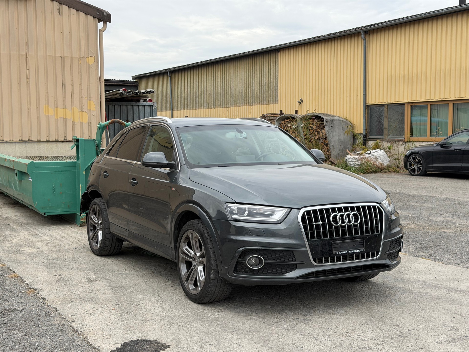 AUDI Q3 2.0 TDI quattro S-tronic S line-image-1
