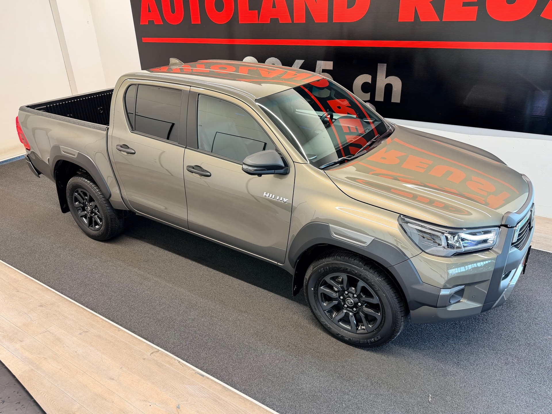 TOYOTA Hilux 2.8d MHEV Invincible Double Cab 4x4-image-4