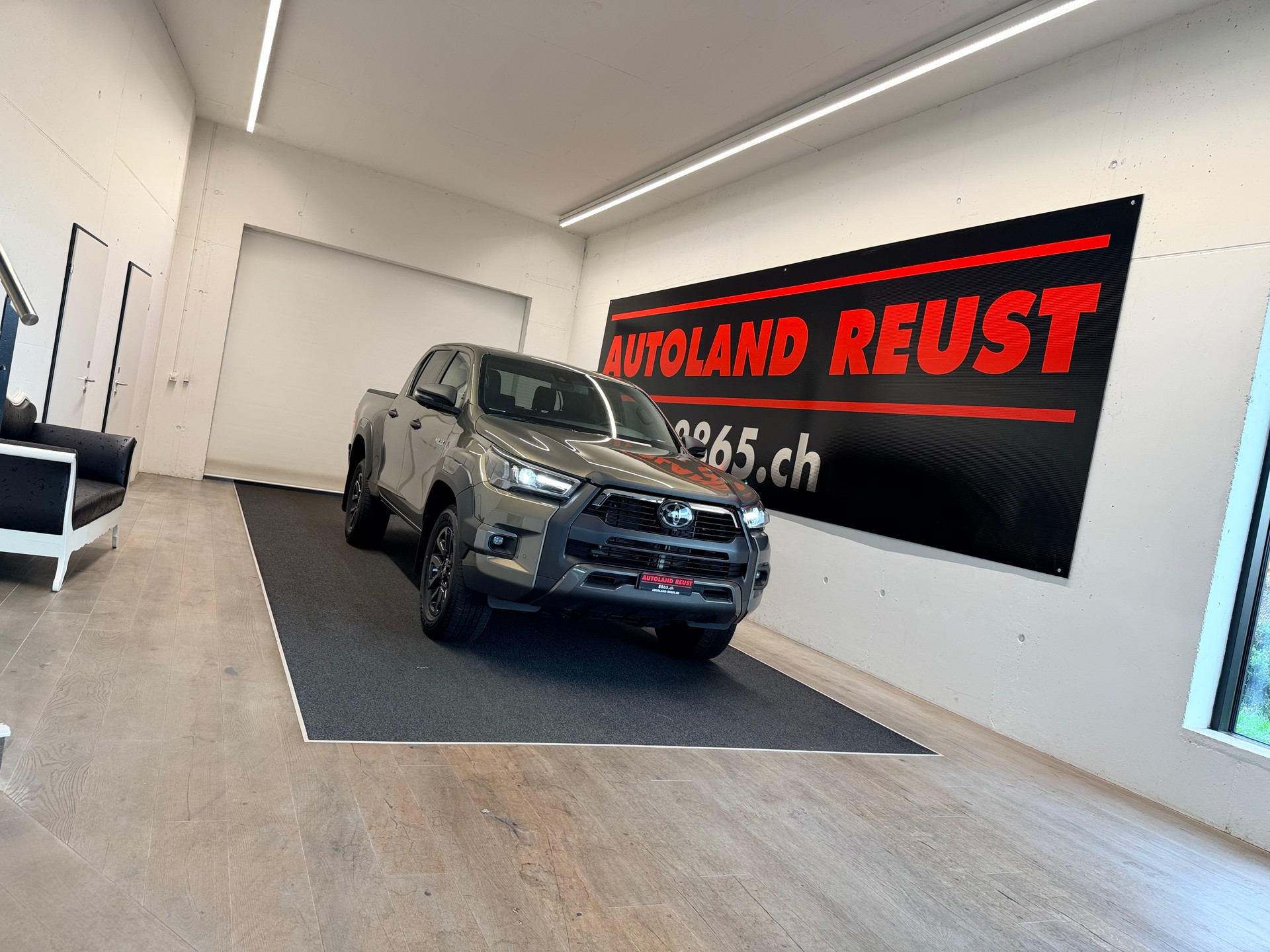 TOYOTA Hilux 2.8d MHEV Invincible Double Cab 4x4-image-0