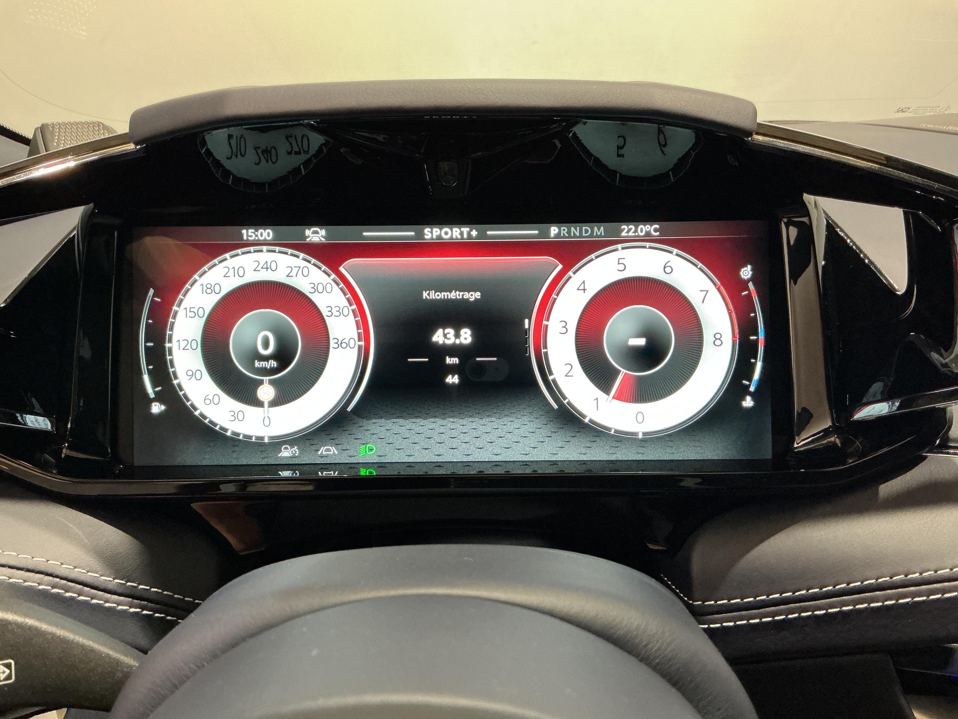ASTON MARTIN DB12 Coupé 4.0 S V8 Bi-Turbo-image-24