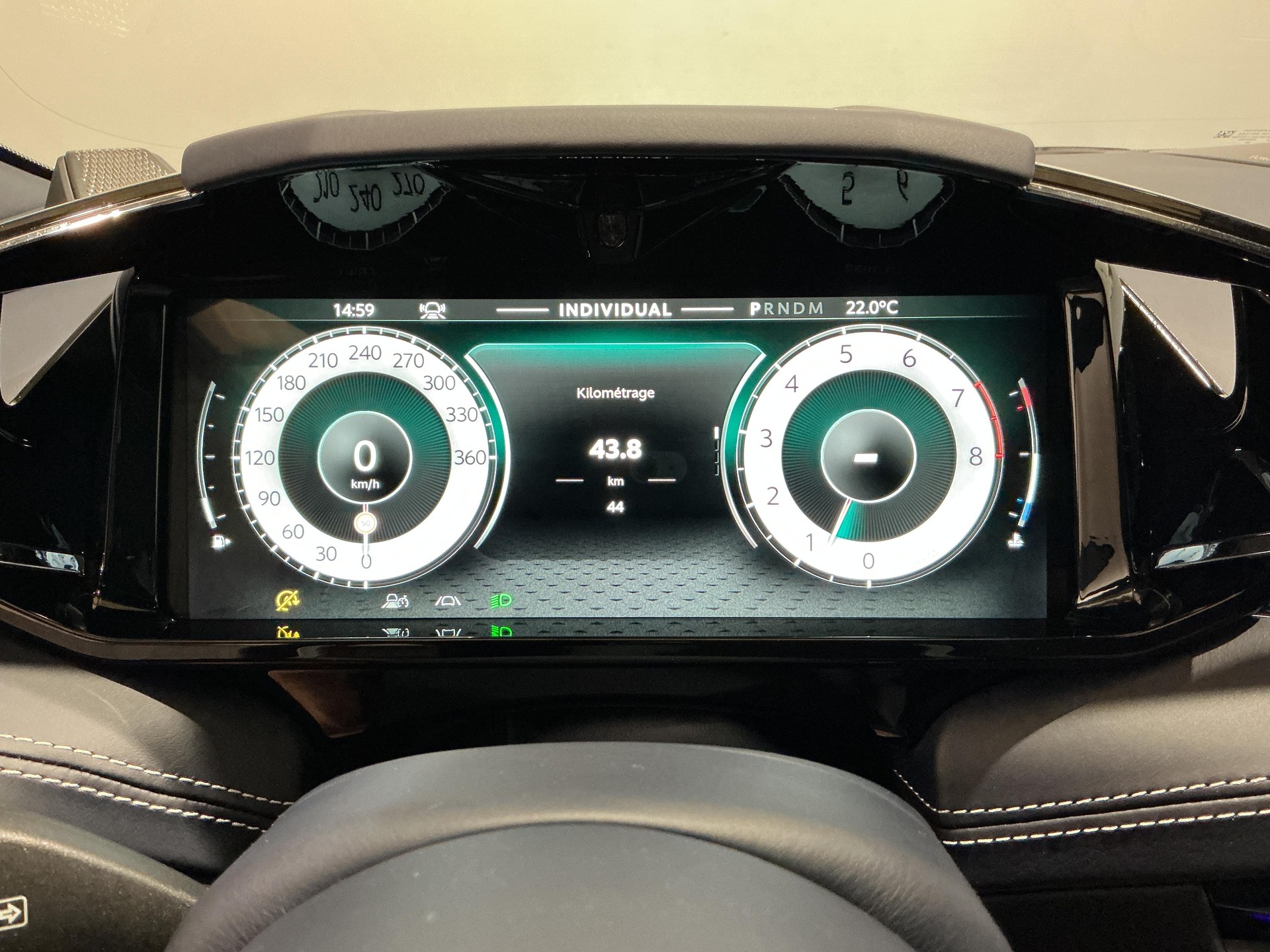 ASTON MARTIN DB12 Coupé 4.0 S V8 Bi-Turbo-image-21
