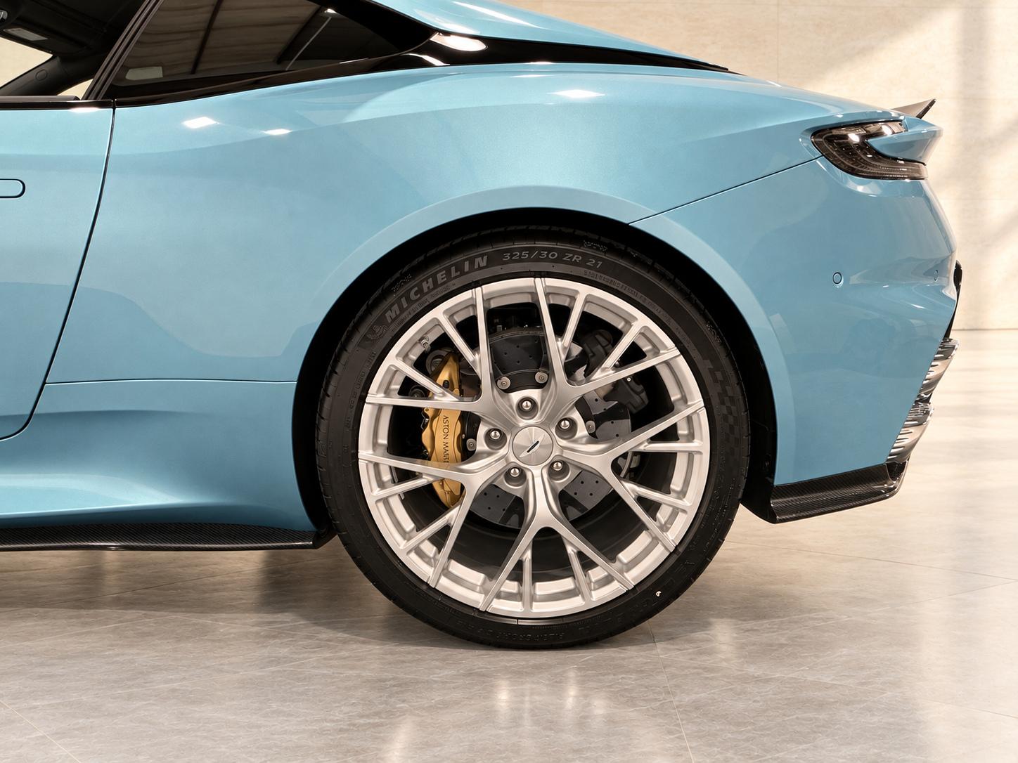 ASTON MARTIN DB12 Coupé 4.0 S V8 Bi-Turbo-image-11