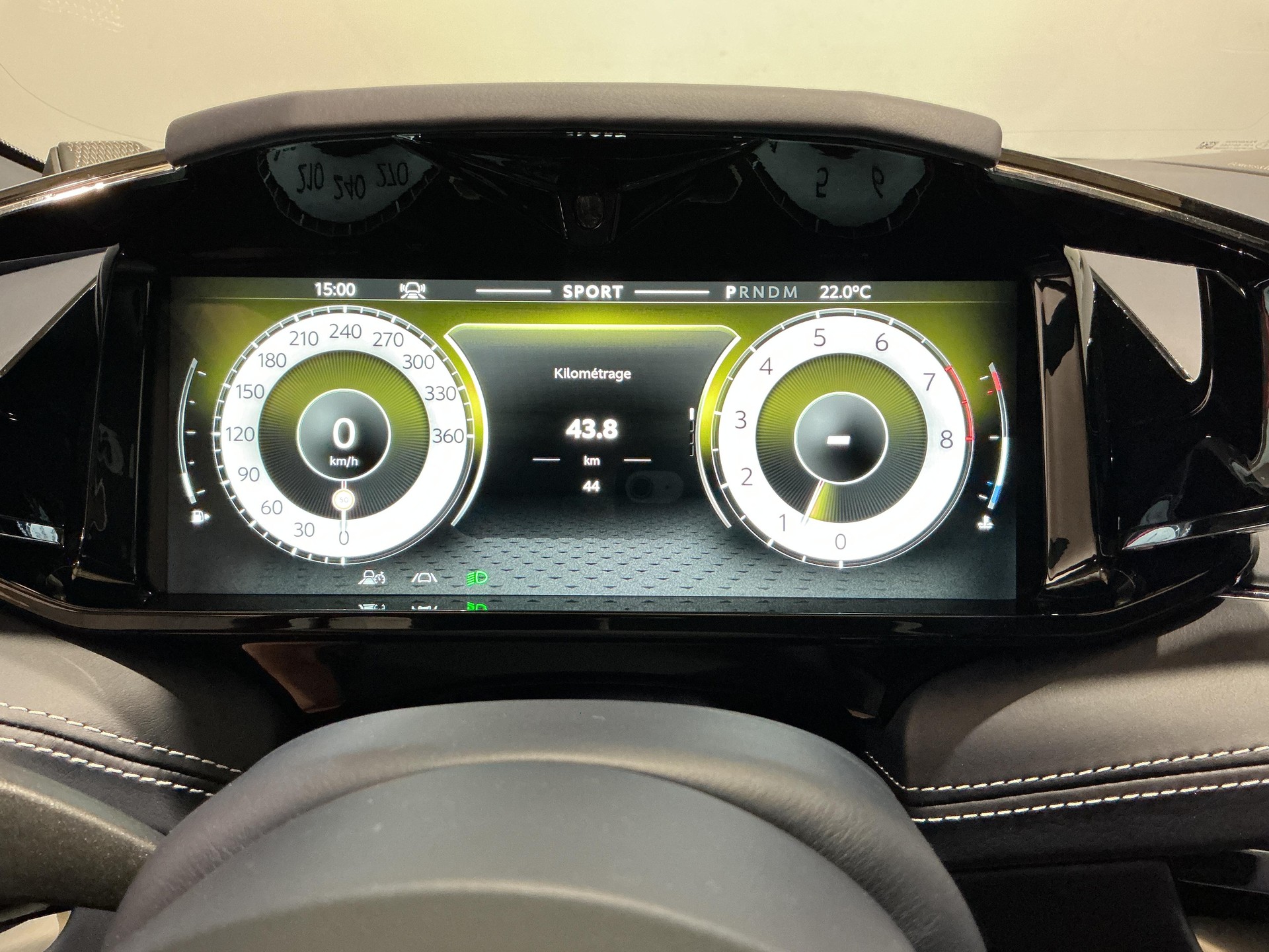 ASTON MARTIN DB12 Coupé 4.0 S V8 Bi-Turbo-image-23