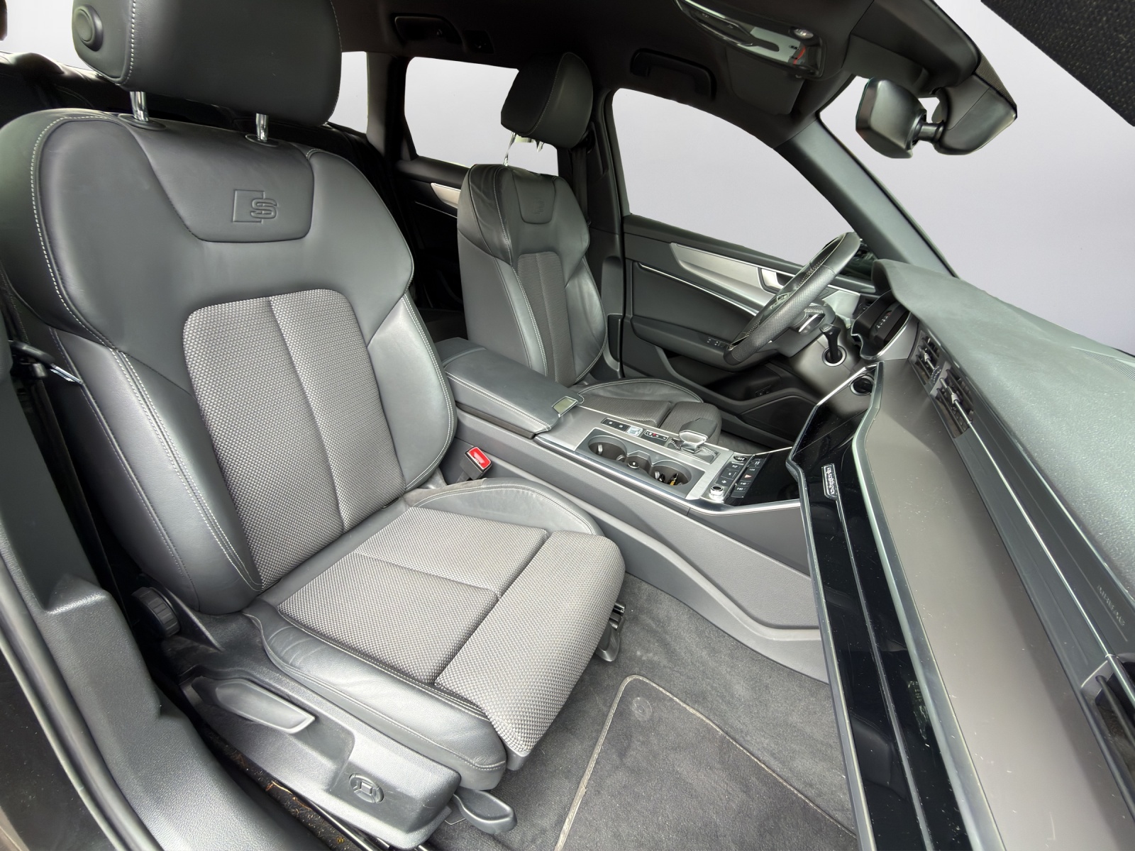 AUDI A6 Avant 40 TDI Sport Attraction quattro S-tronic-image-12