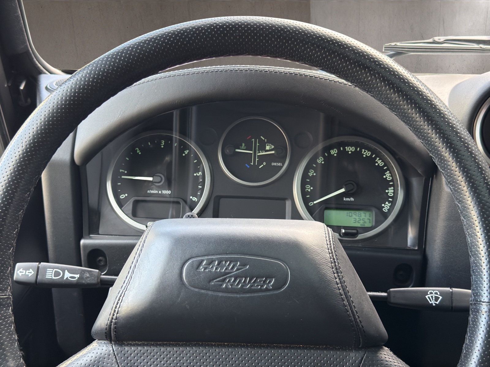 LAND ROVER Defender 90 2.2 TD4 Station Wagon Adventure-image-10