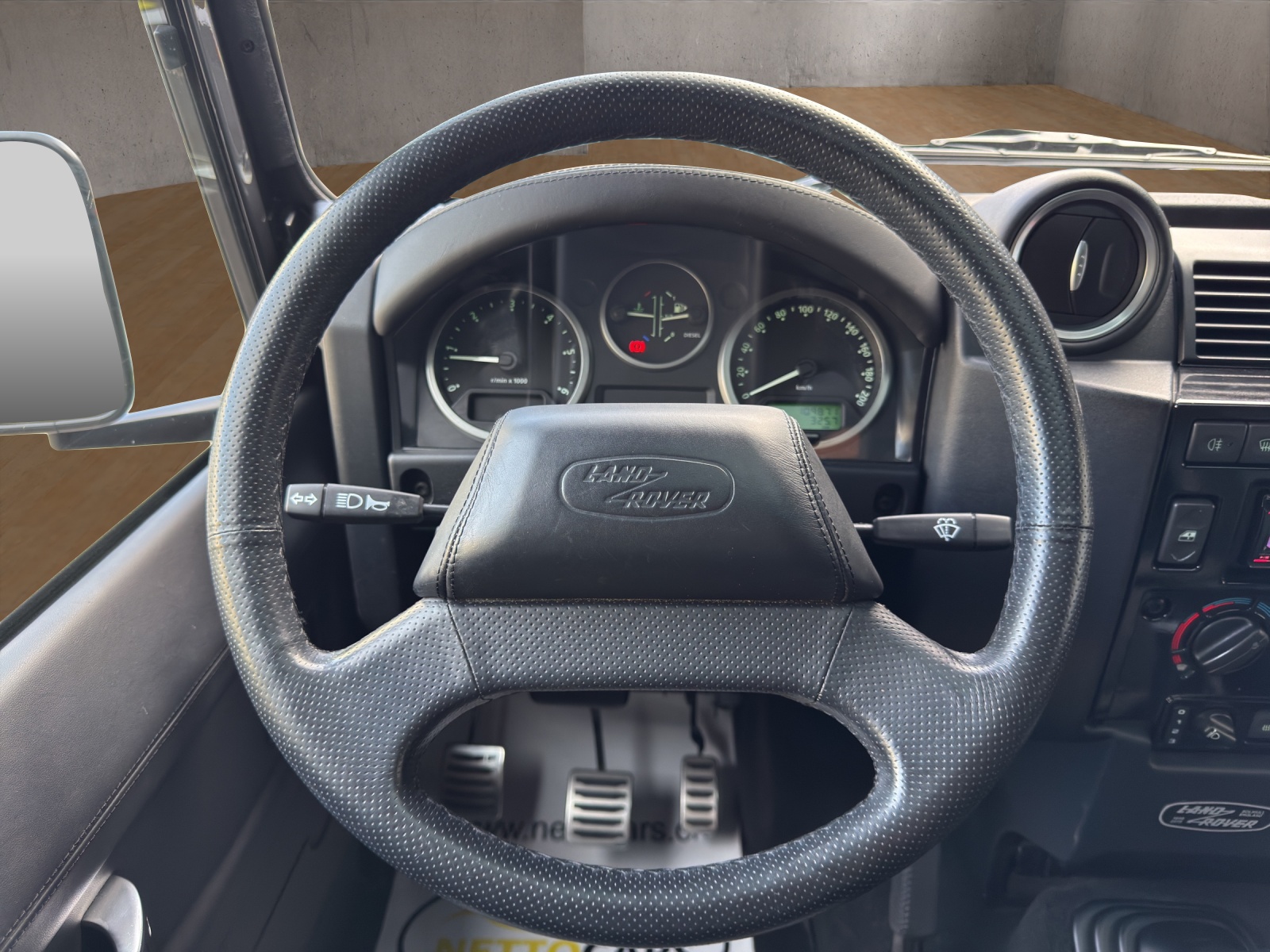 LAND ROVER Defender 90 2.2 TD4 Station Wagon Adventure-image-9