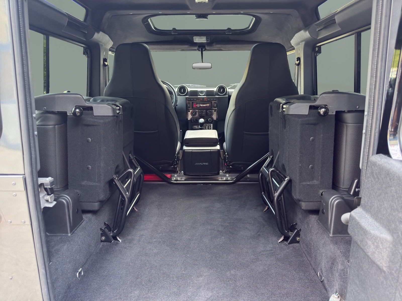LAND ROVER Defender 90 2.2 TD4 Station Wagon Adventure-image-22