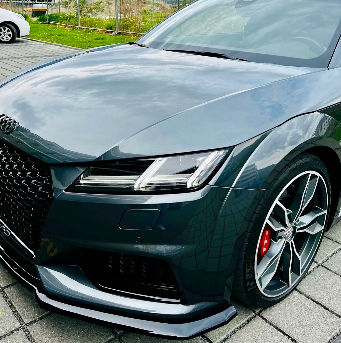 AUDI TT s quattro-image-0