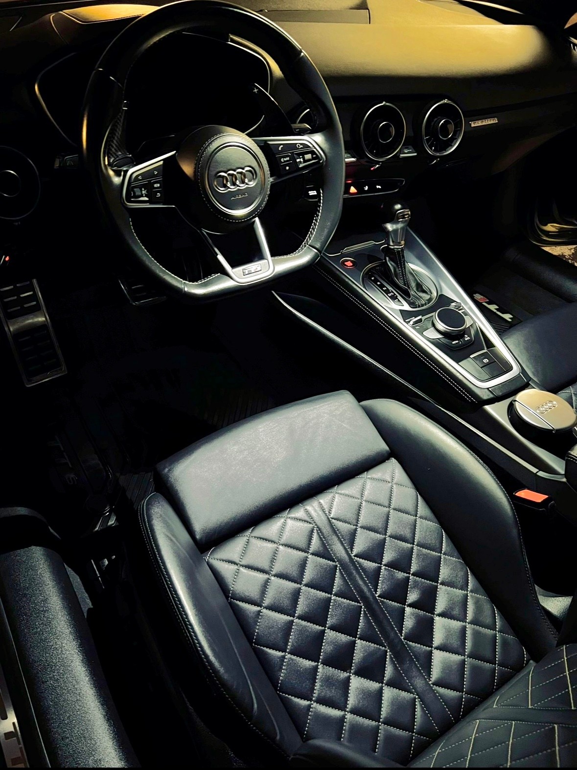 AUDI TT s quattro-image-4