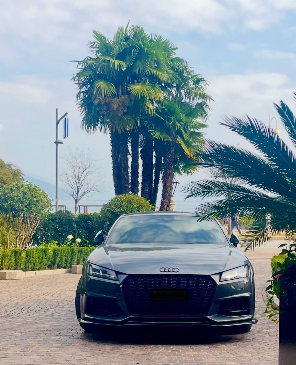 AUDI TT s quattro-image-2