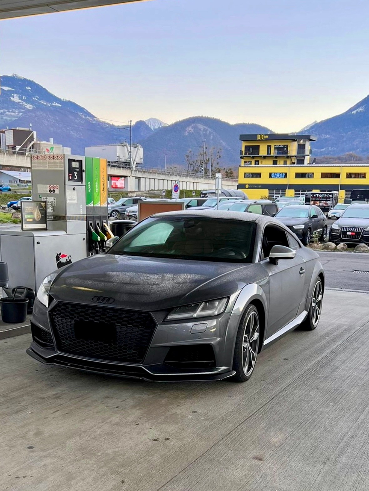 AUDI TT s quattro-image-1