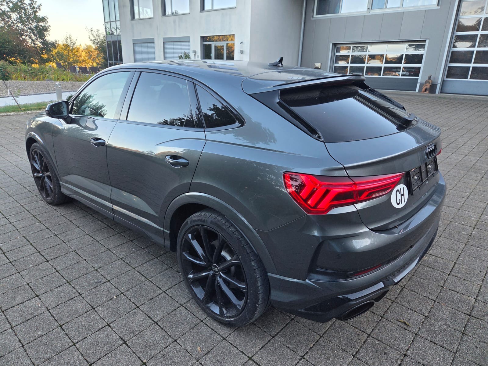 AUDI RS Q3 Sportback quattro S tronic-image-6
