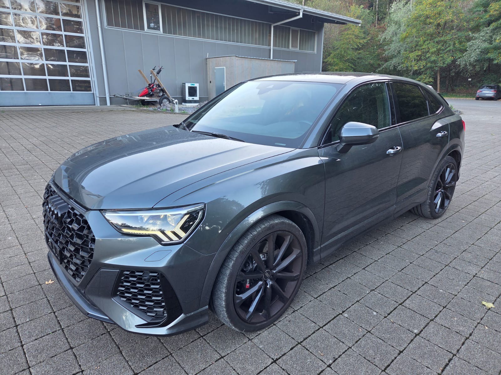AUDI RS Q3 Sportback quattro S tronic-image-2