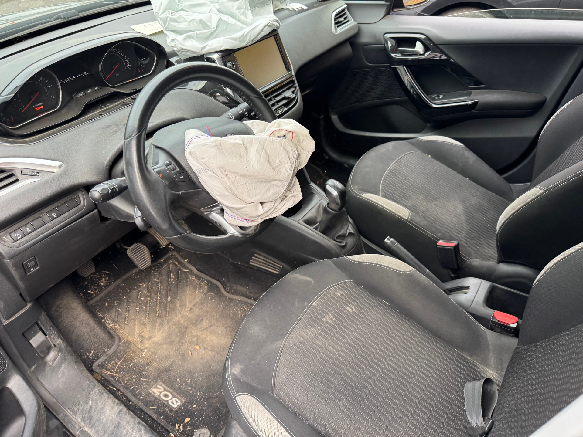 PEUGEOT 208 1.2 VTI Style-image-8
