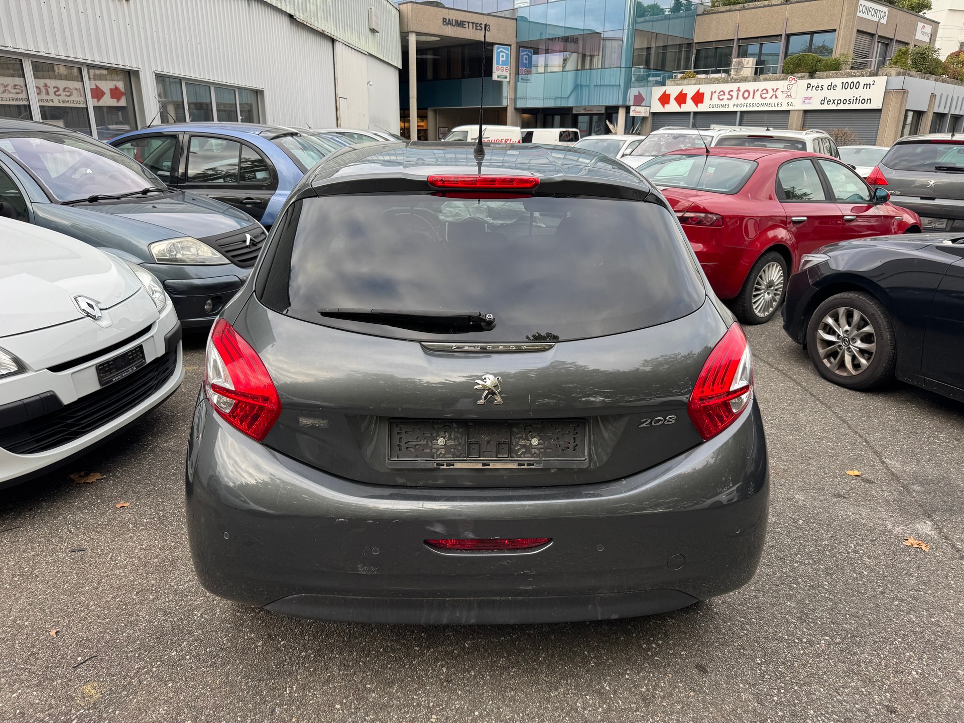 PEUGEOT 208 1.2 VTI Style-image-7