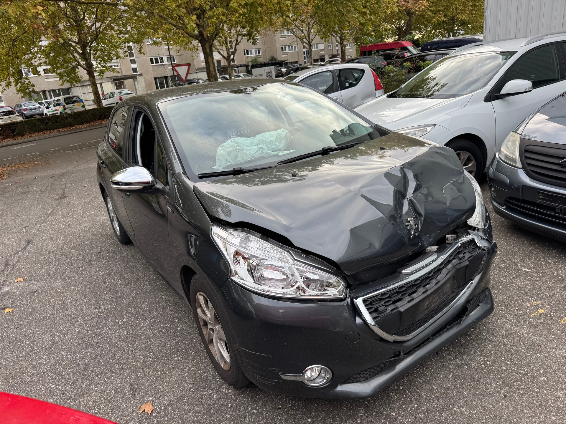 PEUGEOT 208 1.2 VTI Style-image-1