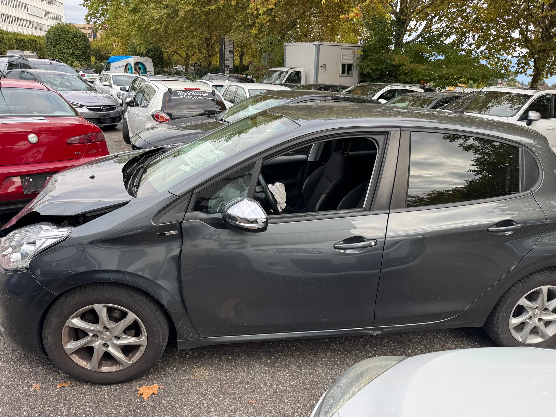 PEUGEOT 208 1.2 VTI Style-image-3
