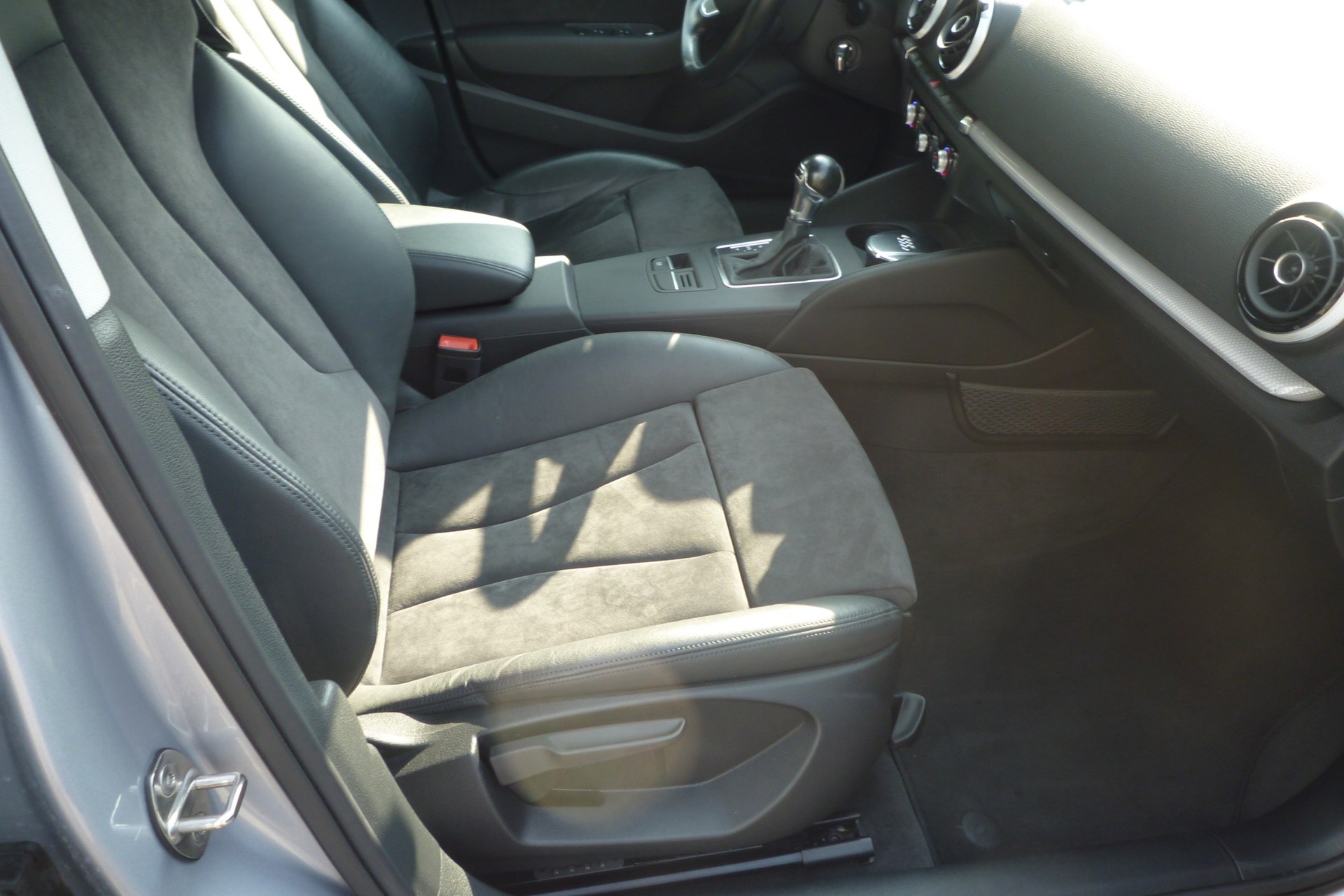 AUDI A3 Sedan 1.8 TFSI Ambiente S-tronic-image-3