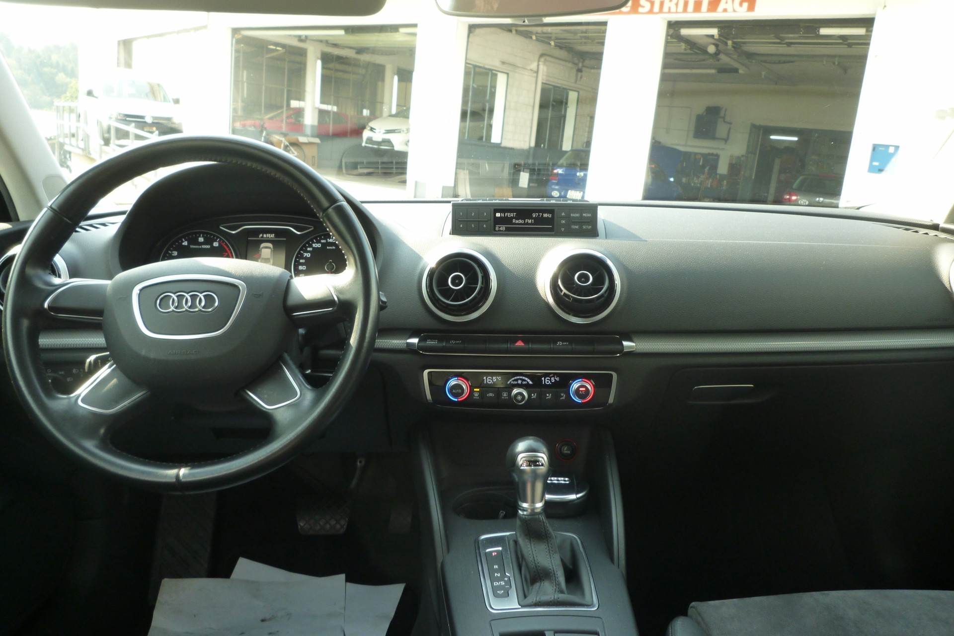 AUDI A3 Sedan 1.8 TFSI Ambiente S-tronic-image-4
