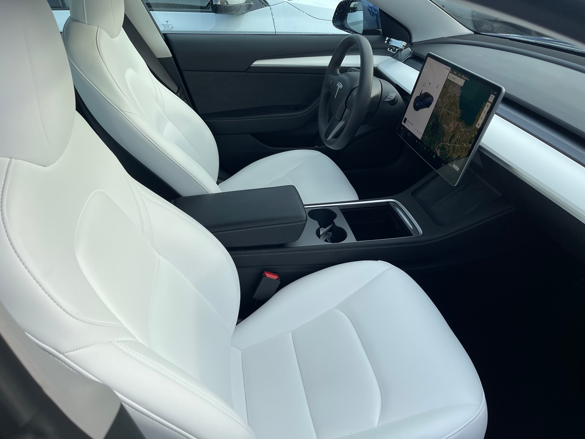 TESLA MODEL 3-image-4