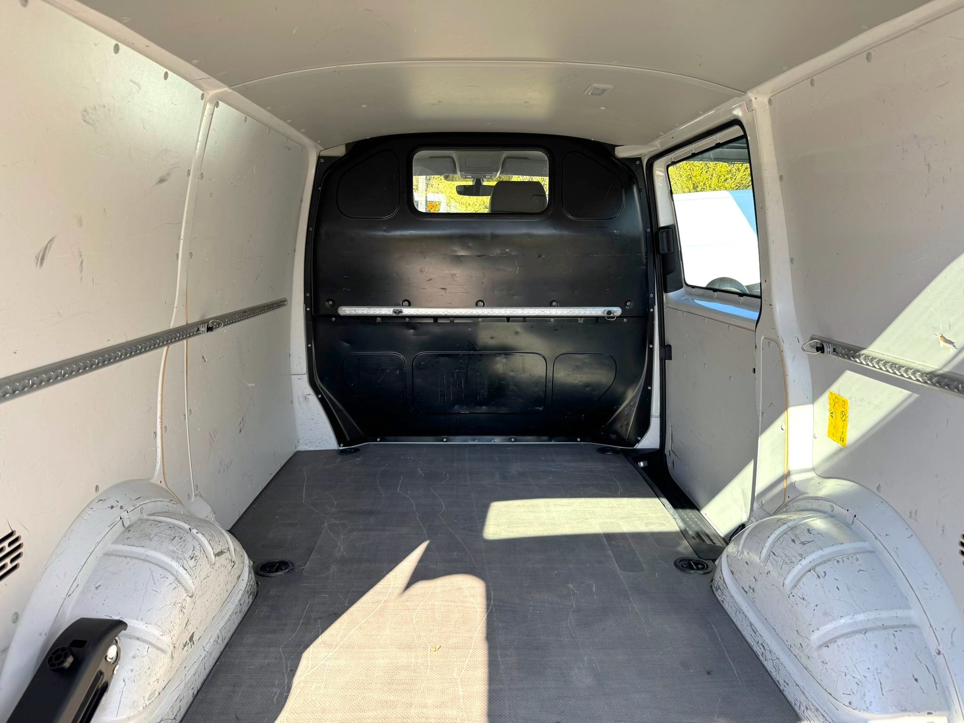 VW T6.1 2.0 TDI-image-14