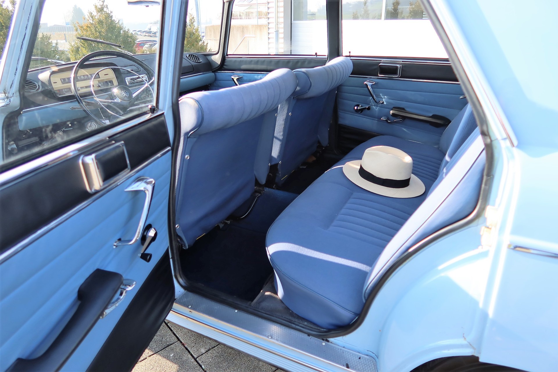 PEUGEOT 404-image-11