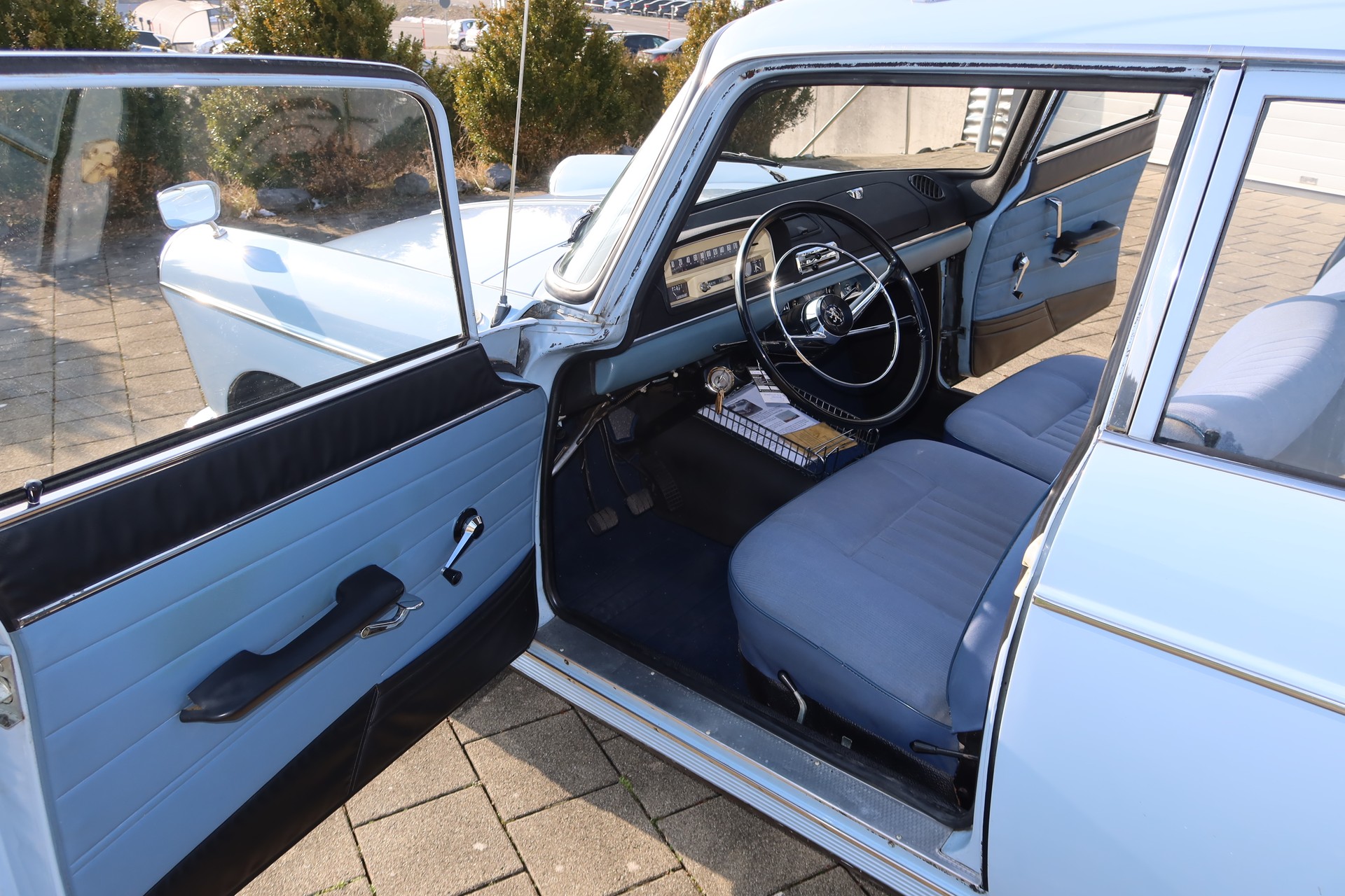 PEUGEOT 404-image-8