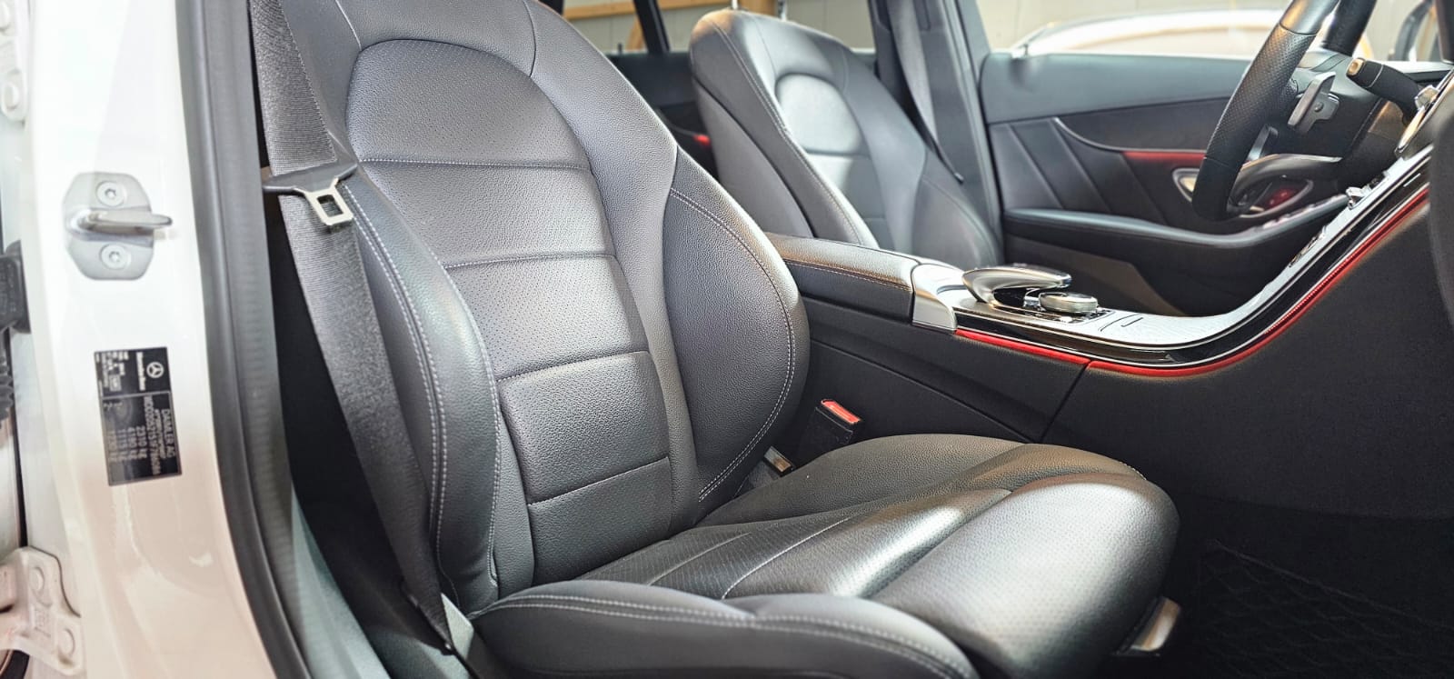MERCEDES-BENZ C 220 d Swiss Star AMG Line 4M 9G-Tronic *CH-Fahrzeug*-image-22