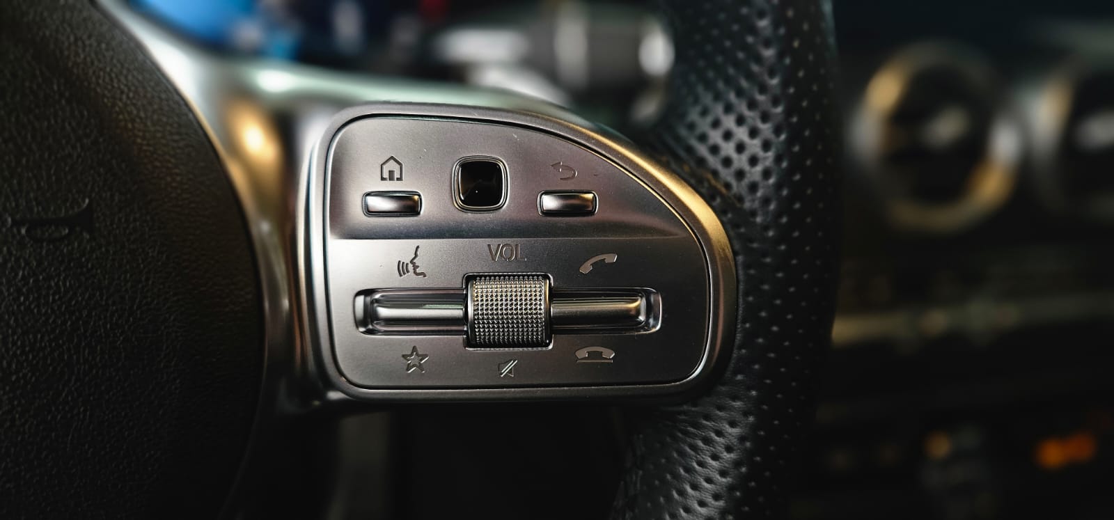MERCEDES-BENZ C 220 d Swiss Star AMG Line 4M 9G-Tronic *CH-Fahrzeug*-image-13