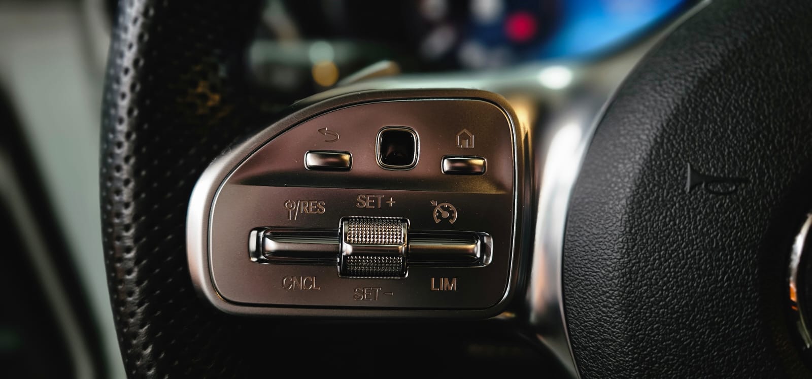 MERCEDES-BENZ C 220 d Swiss Star AMG Line 4M 9G-Tronic *CH-Fahrzeug*-image-15