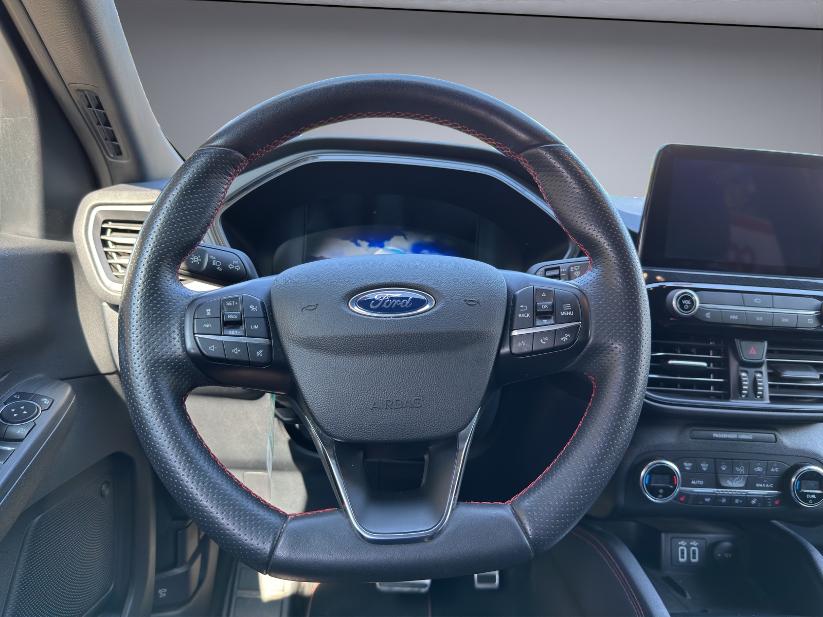 FORD Kuga 2.5 Hybrid ST-Line X 4x4-image-5