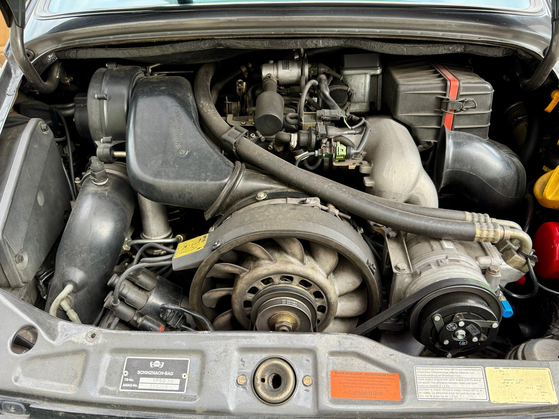 PORSCHE 911 Carrera 4-image-6
