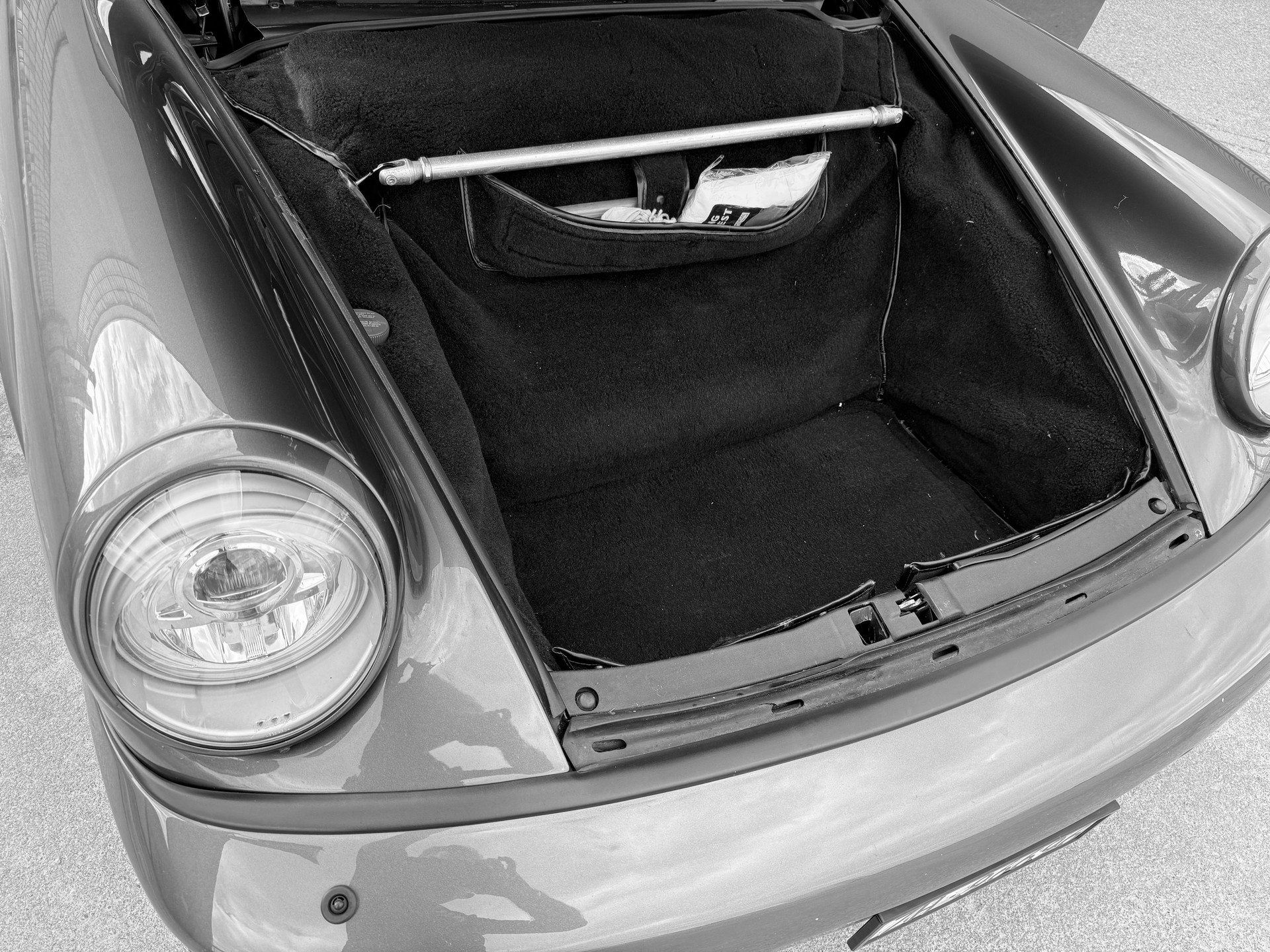 PORSCHE 911 Carrera 4-image-9