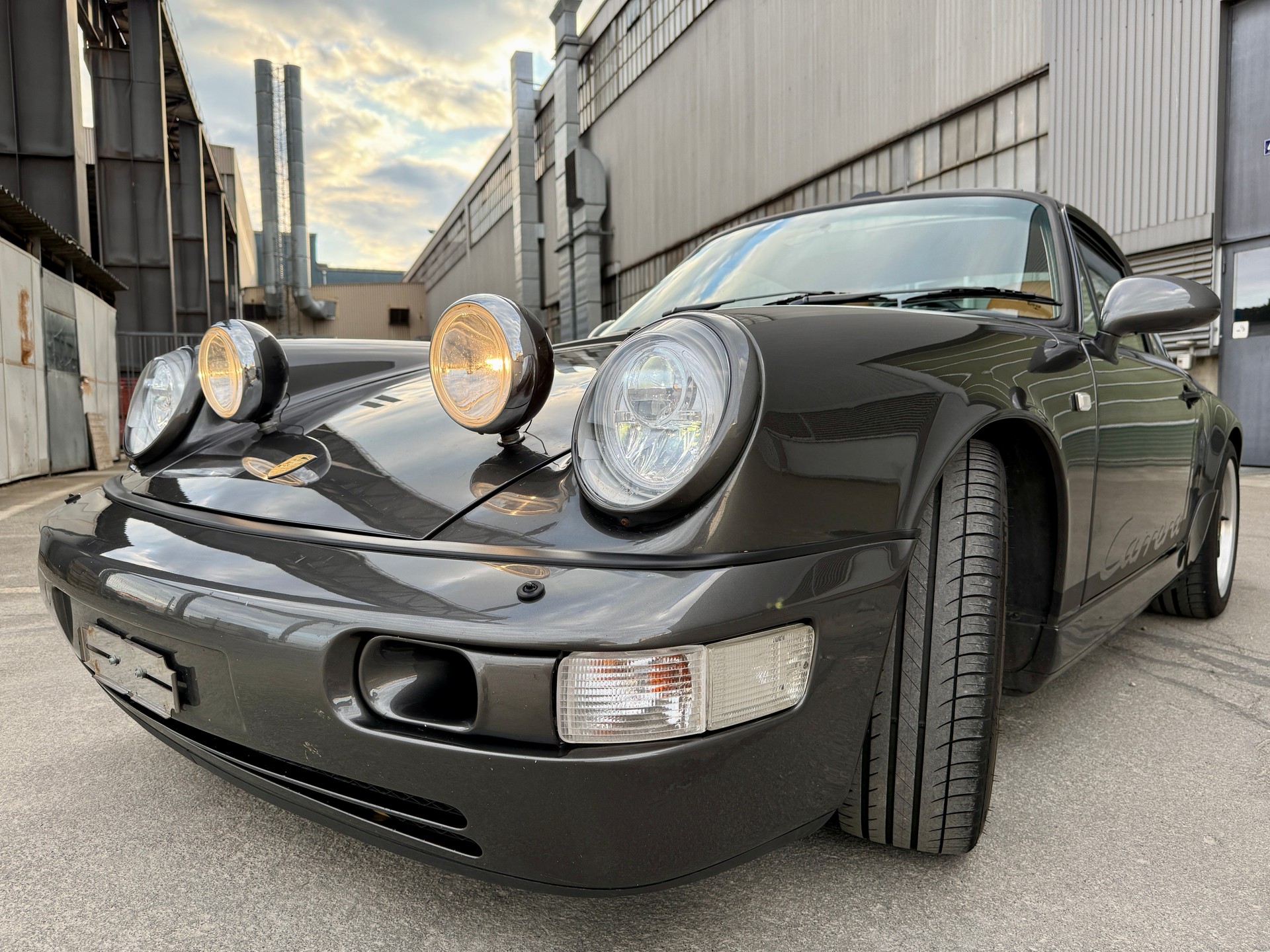 PORSCHE 911 Carrera 4-image-2