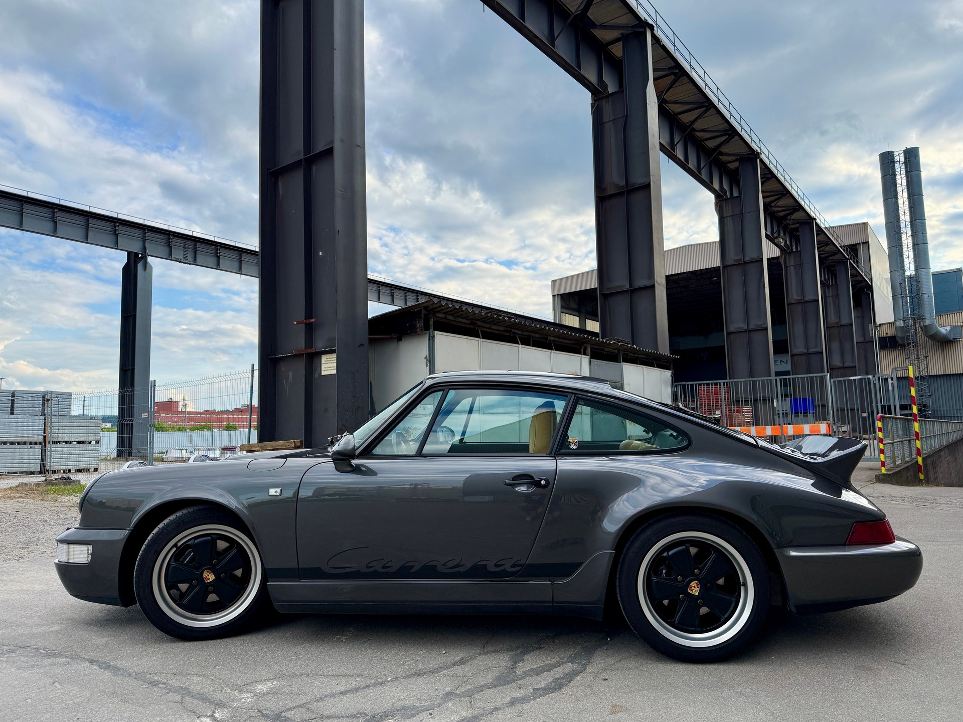 PORSCHE 911 Carrera 4-image-0