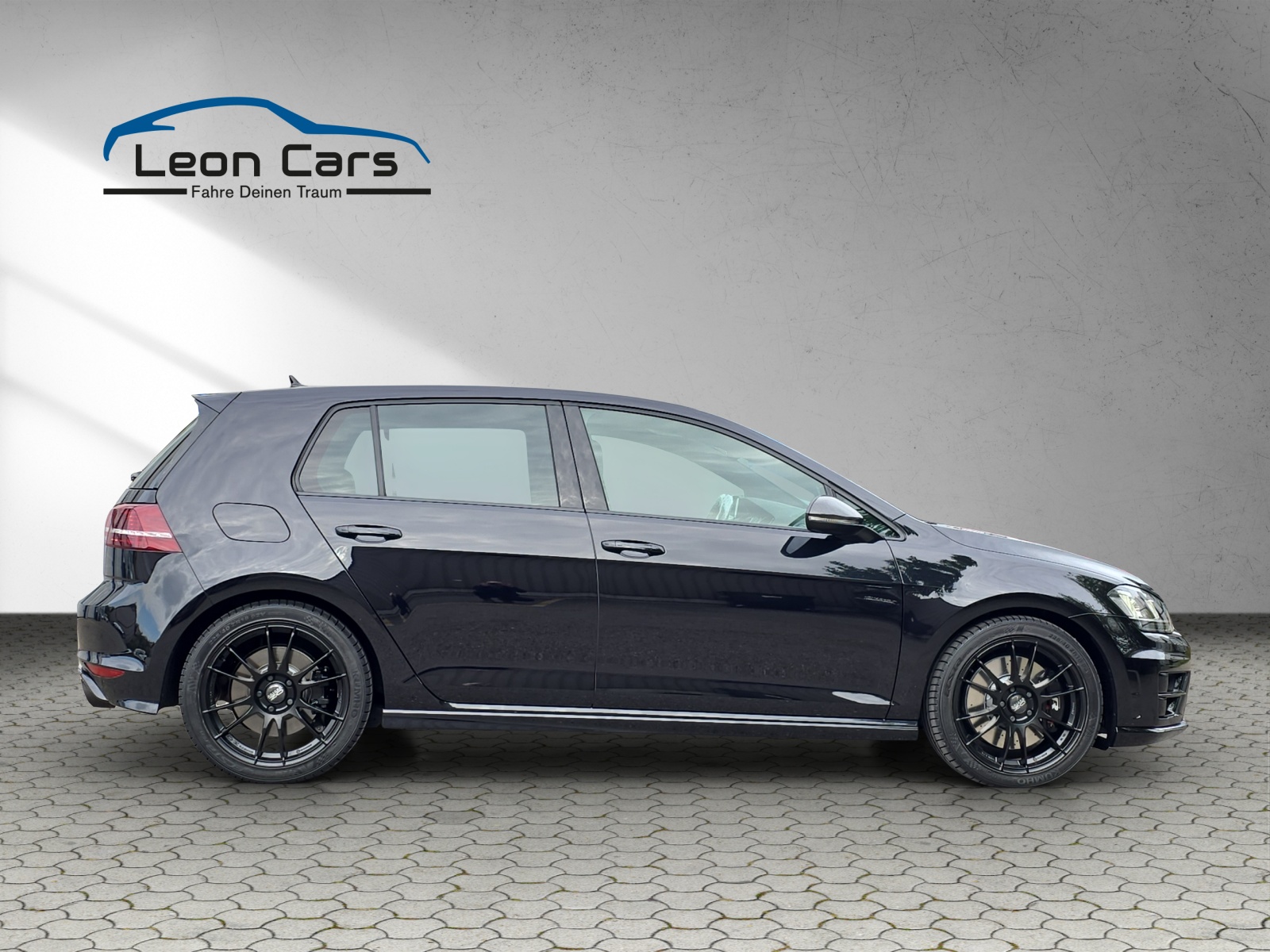VW Golf 2.0 TSI R 4Motion DSG-image-2