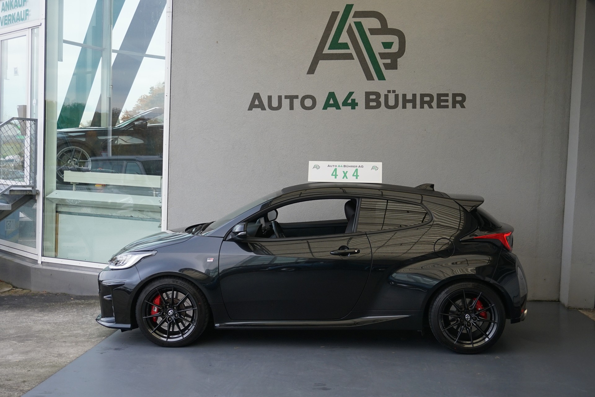 TOYOTA Yaris 1.6 GR Sport 4WD 261PS Circuit Pack