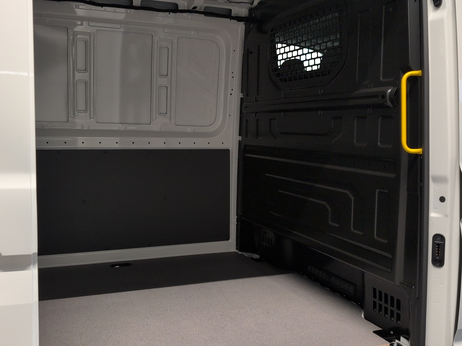 VW Crafter 35 2.0 BiTDI L3 4Motion A-image-8