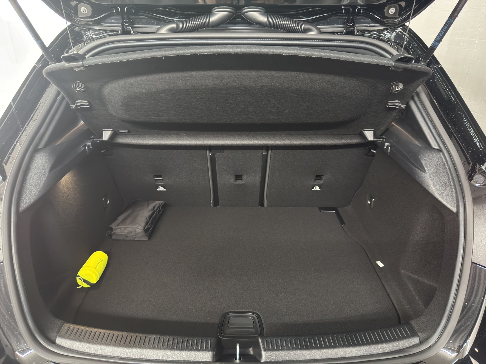 MERCEDES-BENZ A 200 AMG Line Night Star-image-10