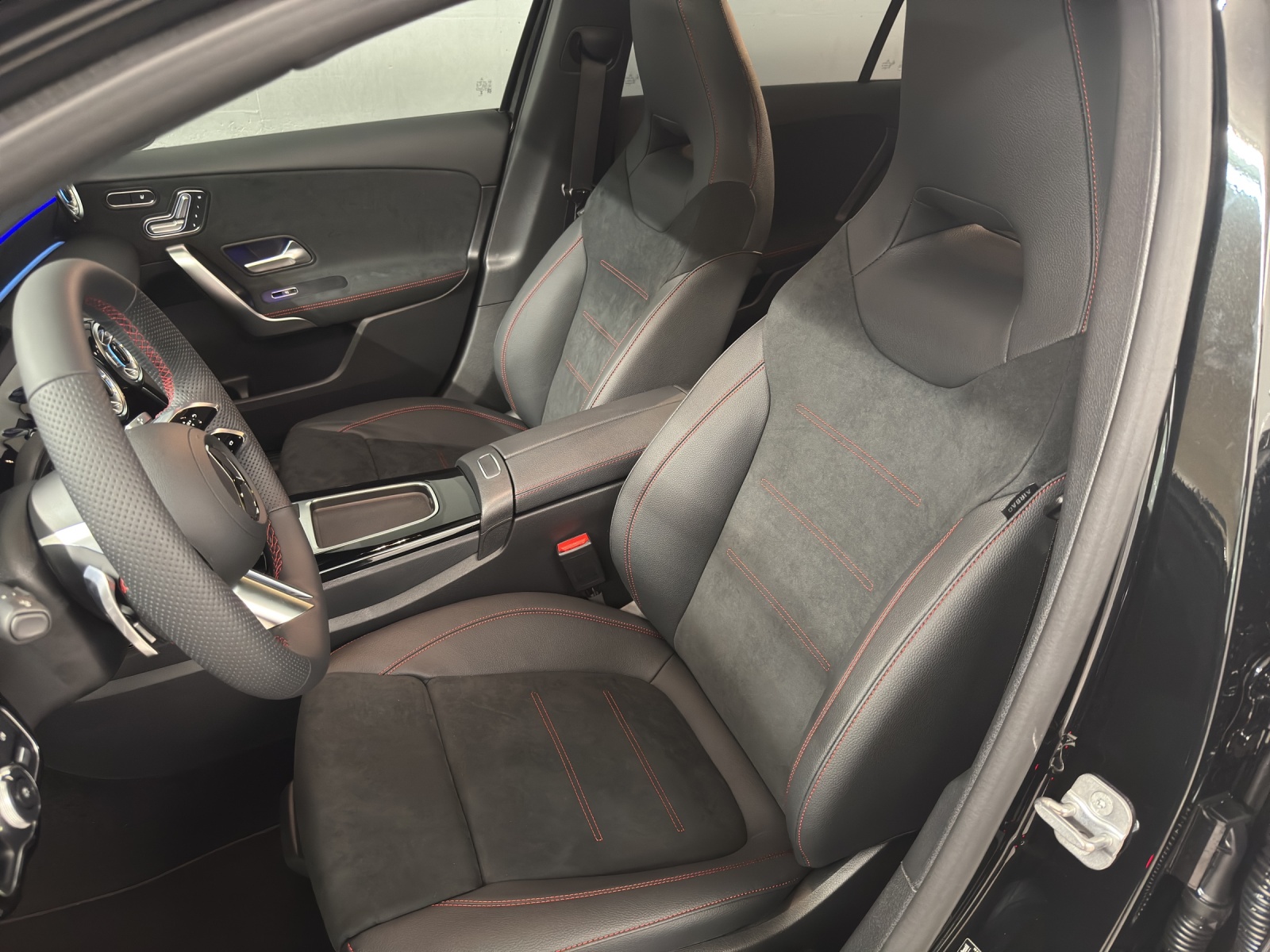 MERCEDES-BENZ A 200 AMG Line Night Star-image-13